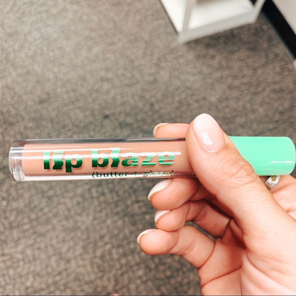 LIP BLAZE LIPSTICK